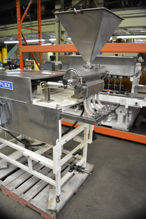 4 Valve Simplex Piston Filler Product Image